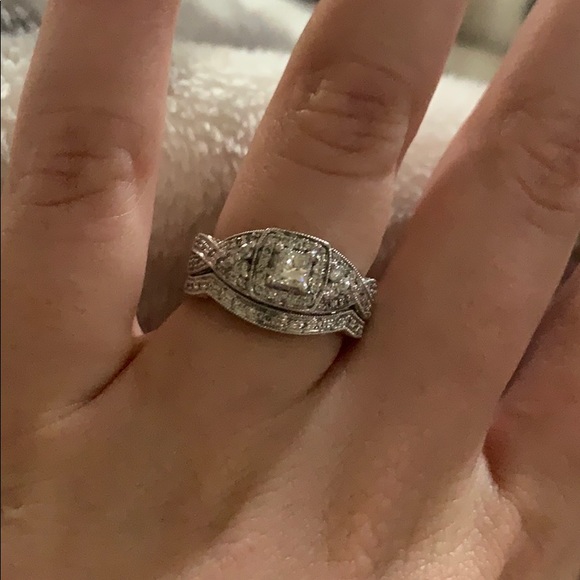 Wedding/Engagement Ring - Picture 3 of 5